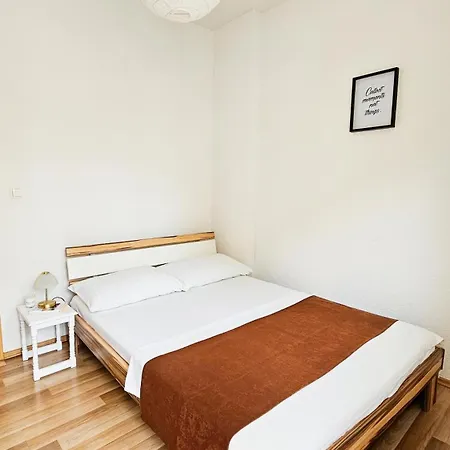 One-bedroom Apartment, 10min From The Center * Makarska