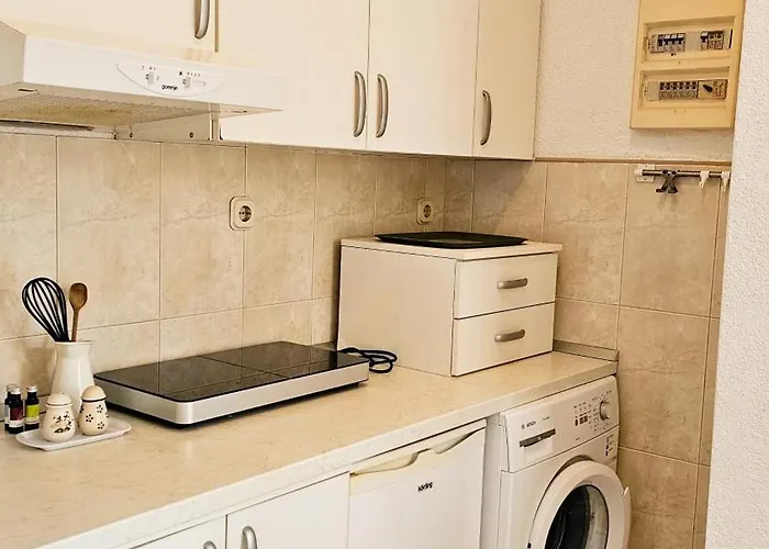 One-bedroom Apartment, 10min From The Center Appartamento
