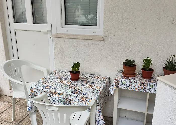 One-bedroom Apartment, 10min From The Center *