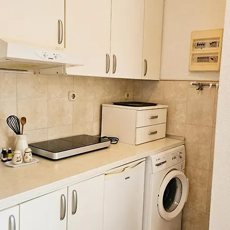 One-bedroom Apartment, 10min From The Center Apartamento