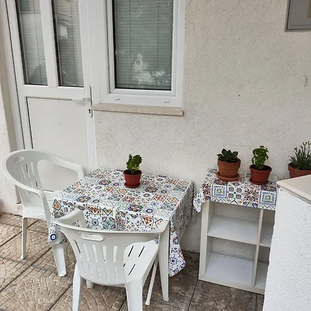 One-bedroom Apartment, 10min From The Center *