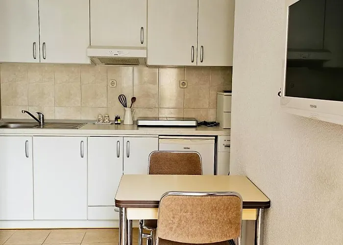 One-bedroom Apartment, 10min From The Center * Makarska