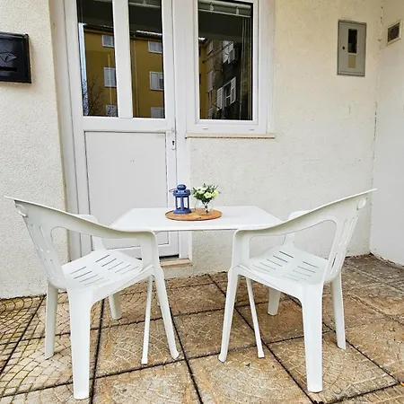 One-bedroom Apartment, 10min From The Center Apartment